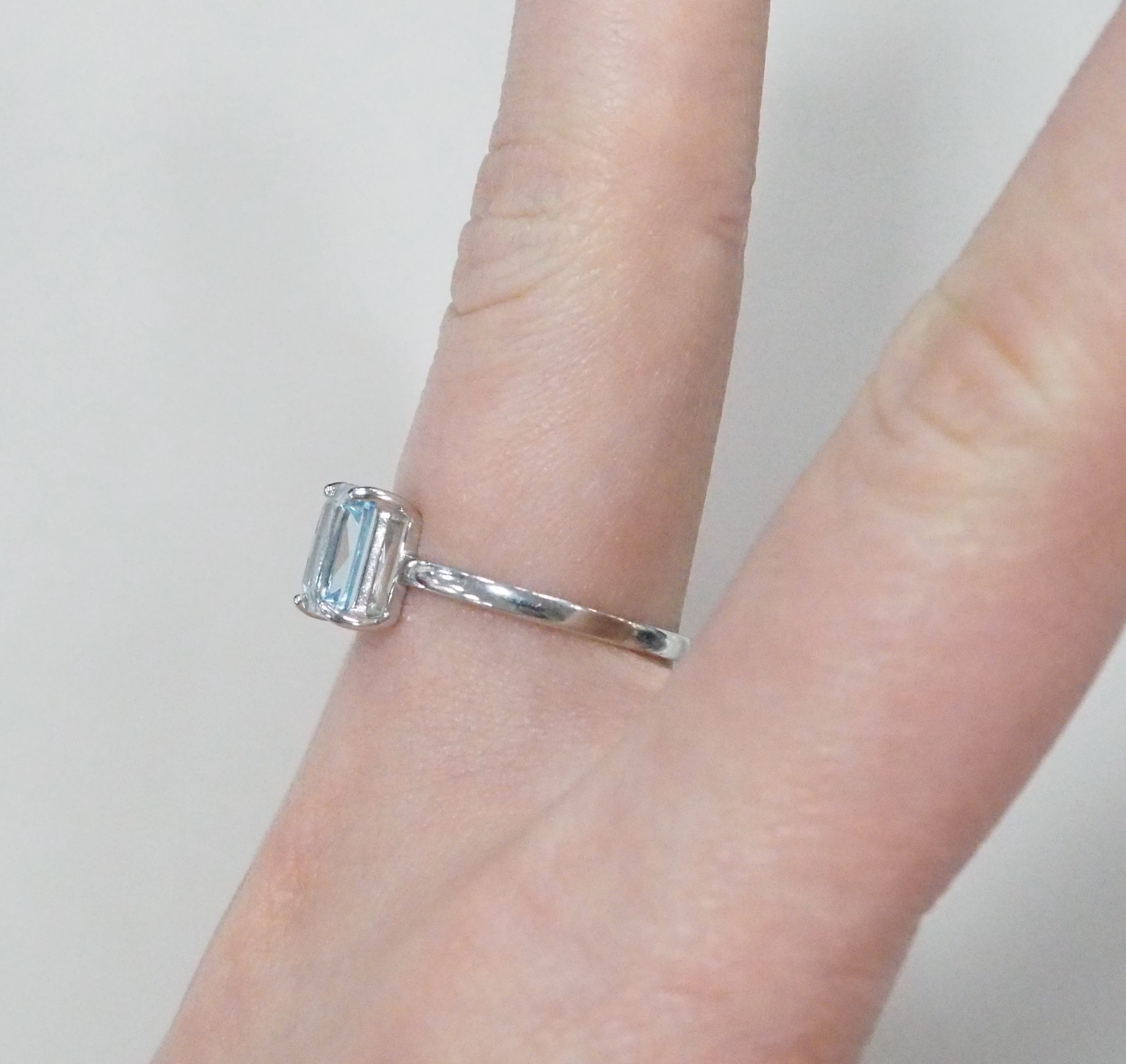 Серебряное кольцо с топазом
